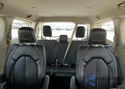 2020 Chrysler Voyager Lxi из США, поврежденный, VIN 2C4RC1DG3LR176174